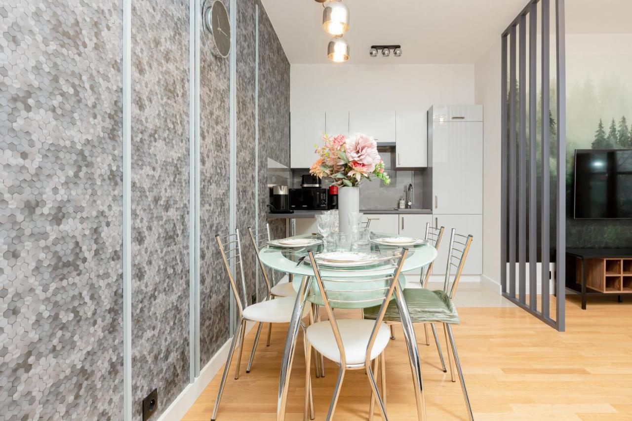 Park Arkadia Apartment With Parking Mokotow By Noclegi Renters 바르샤바 외부 사진