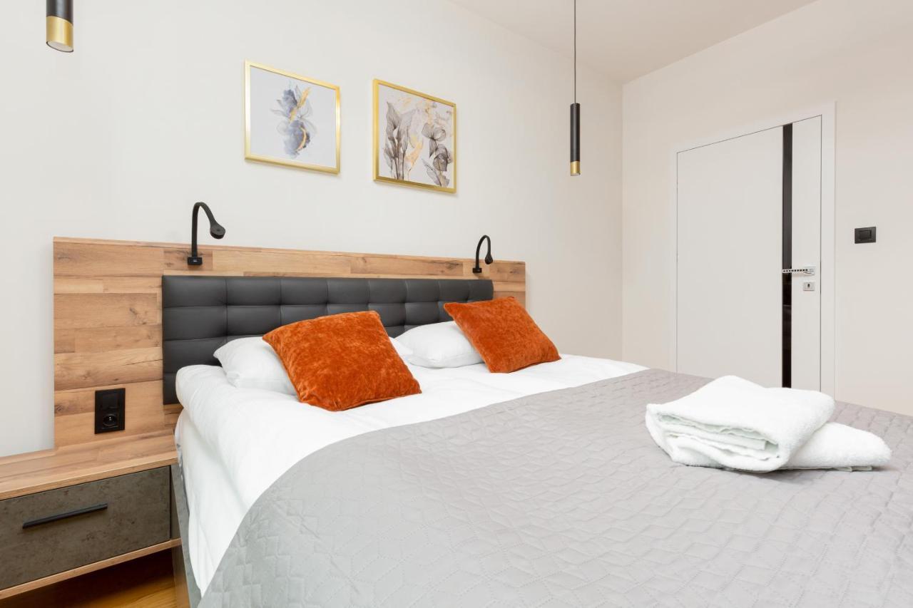 Park Arkadia Apartment With Parking Mokotow By Noclegi Renters 바르샤바 외부 사진