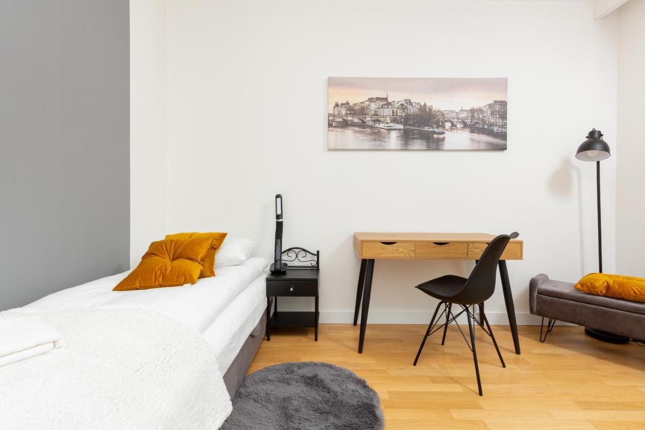 Park Arkadia Apartment With Parking Mokotow By Noclegi Renters 바르샤바 외부 사진