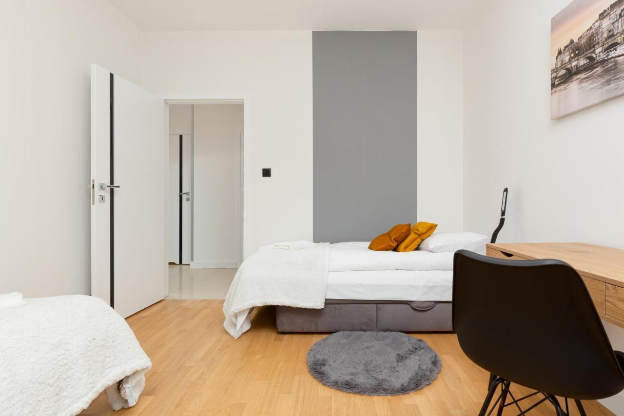 Park Arkadia Apartment With Parking Mokotow By Noclegi Renters 바르샤바 외부 사진