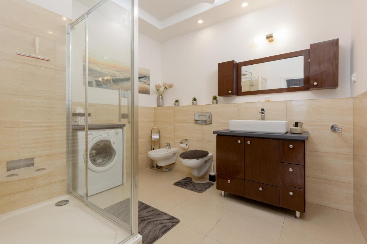 Park Arkadia Apartment With Parking Mokotow By Noclegi Renters 바르샤바 외부 사진